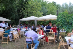 momento conviviale tra il vigneto